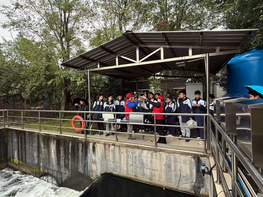 校企携手育人丨兴泸污水处理公司联合泸州老窖天府中学开展主题党日活动(图2)